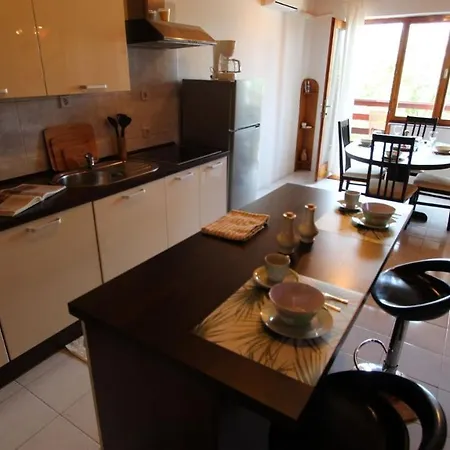 Nikolina クリムノ